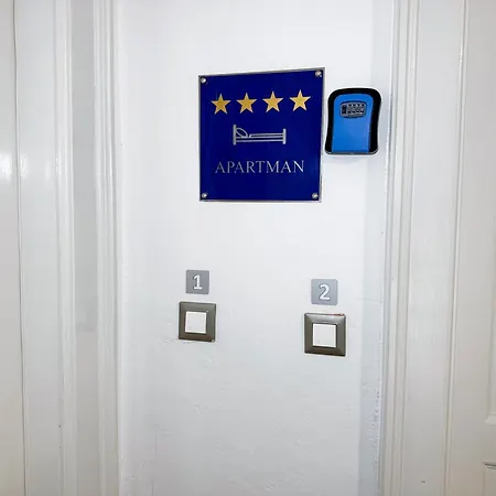 Lovro & Lena Apartmán *